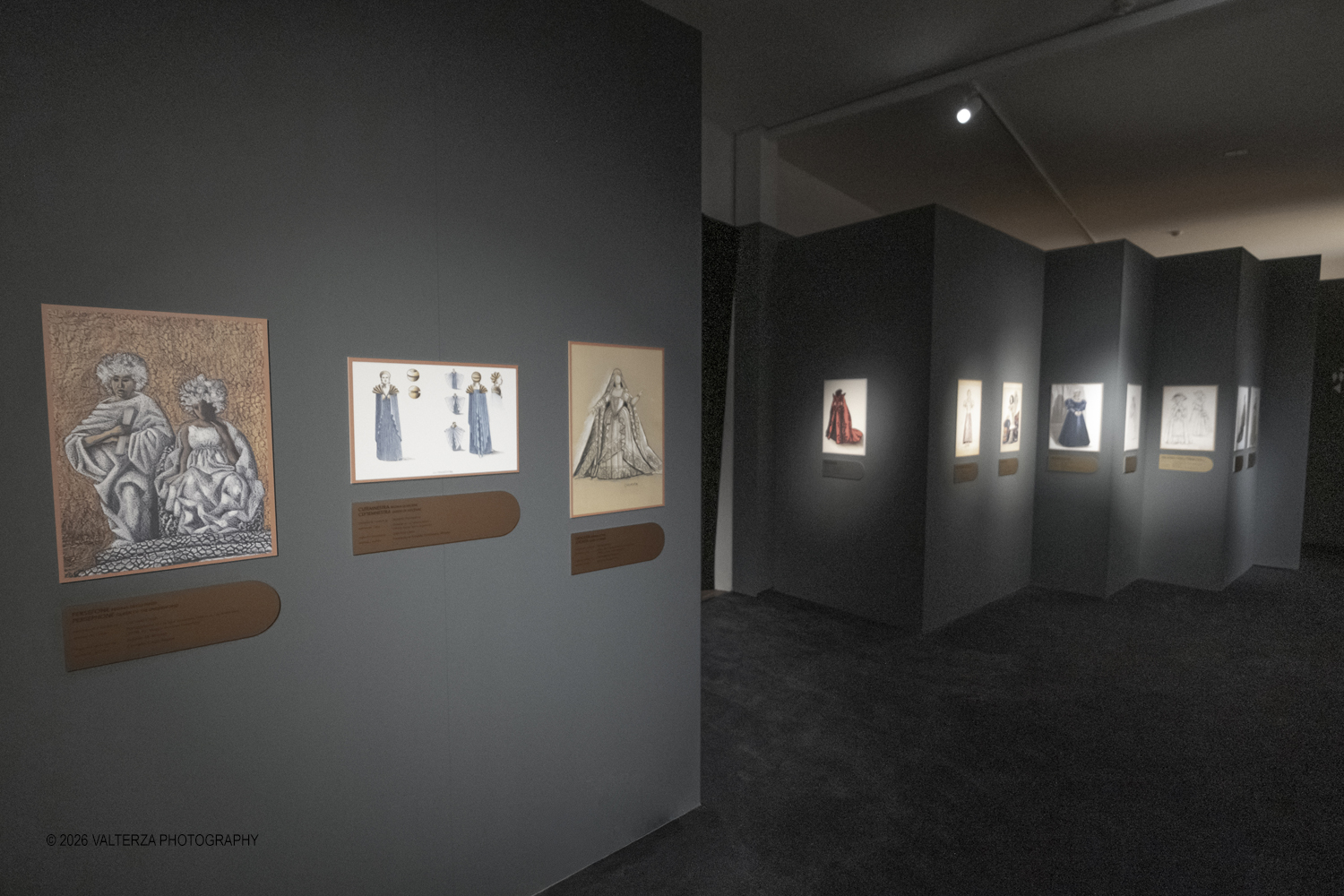 _DSF9661.jpg - 17/04/2026. Torino.  In mostra abiti che hanno definito l'immagine delle regine nel cinema e nel teatro. Nella foto collezione di disegni di abiti in esposizione
