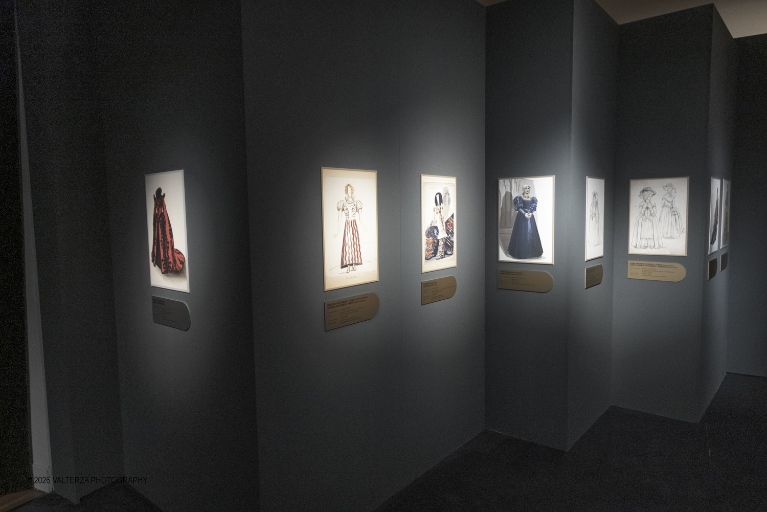 _DSF9663.jpg - 17/04/2026. Torino.  In mostra abiti che hanno definito l'immagine delle regine nel cinema e nel teatro. Nella foto collezione di disegni di abiti in esposizione