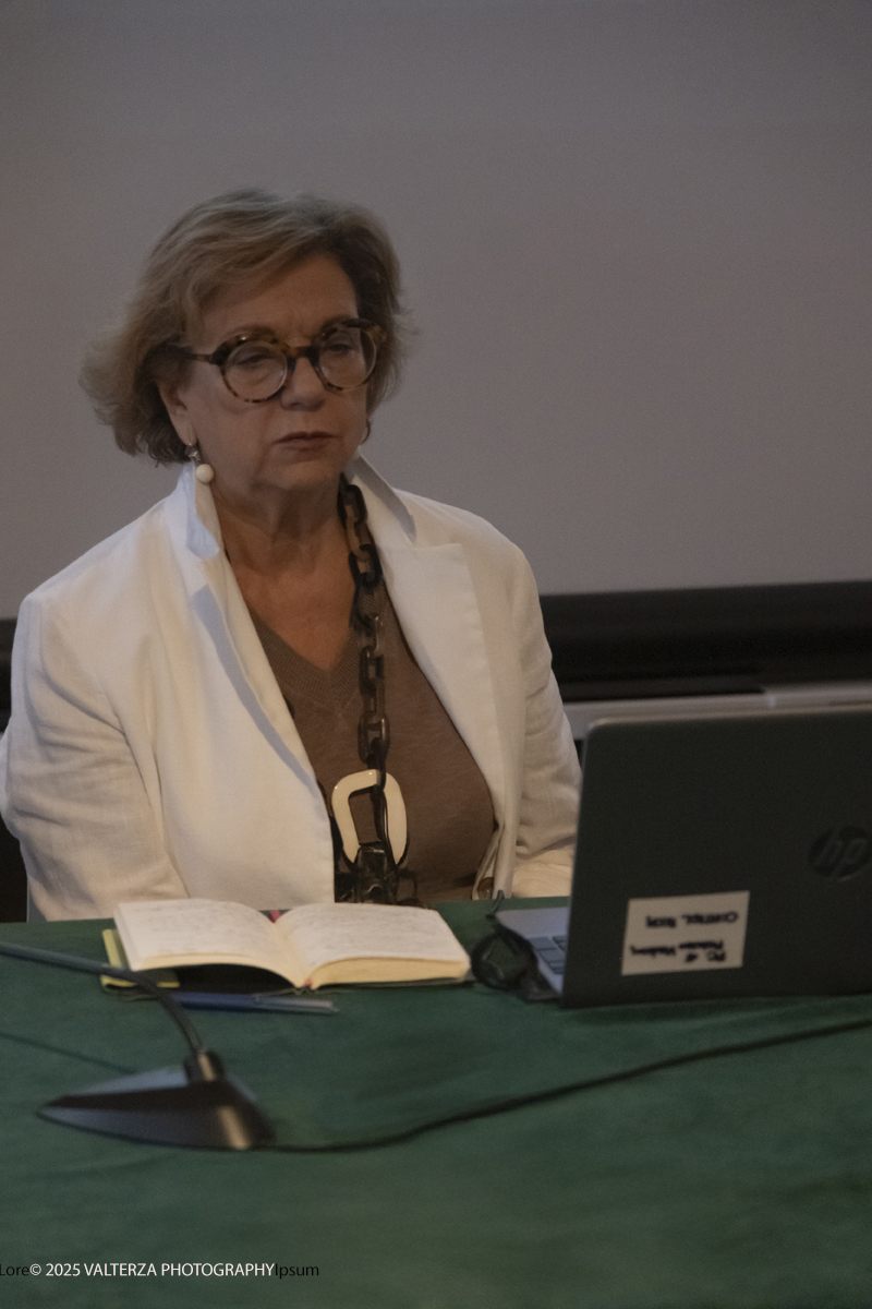 DSCF0116.jpg - 17/09/2025. Torino. Tintoretto è stato fondativo per la formazione artistica di Vedova e la mostra sottolinea l'impeto e la forza dell'articolato rapporto che lega i due artisti. Nella foto Gabriella Belli storica dell'arte e Curatrice della mostra