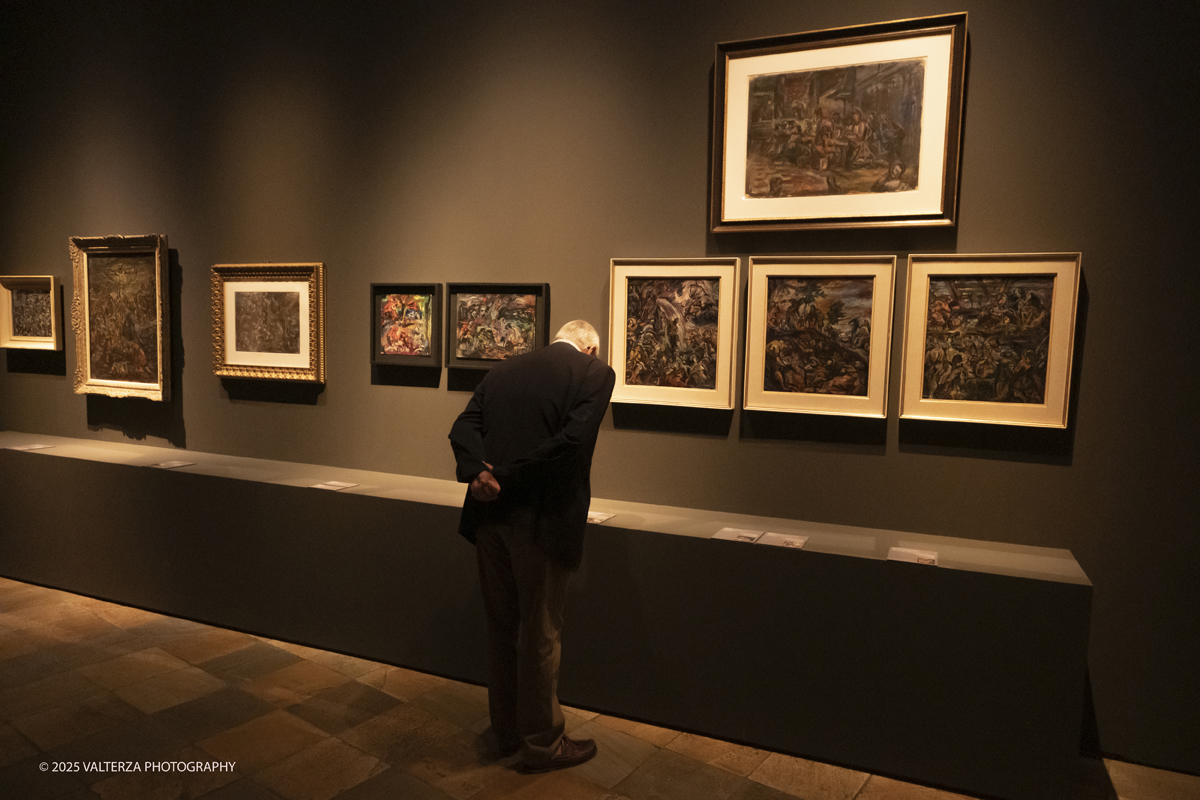 _DSF9839.jpg - 17/09/2025. Torino. Tintoretto Ã¨ stato fondativo per la formazione artistica di Vedova e la mostra sottolinea l'impeto e la forza dell'articolato rapporto che lega i due artisti. Nella foto in visita alla mostra.