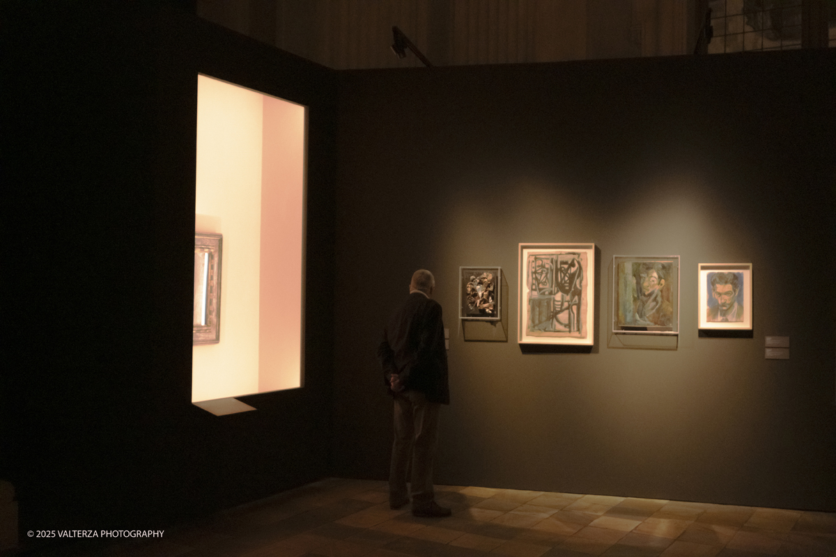 _DSF9864.jpg - 17/09/2025. Torino. Tintoretto Ã¨ stato fondativo per la formazione artistica di Vedova e la mostra sottolinea l'impeto e la forza dell'articolato rapporto che lega i due artisti. Nella foto in visita alla mostra