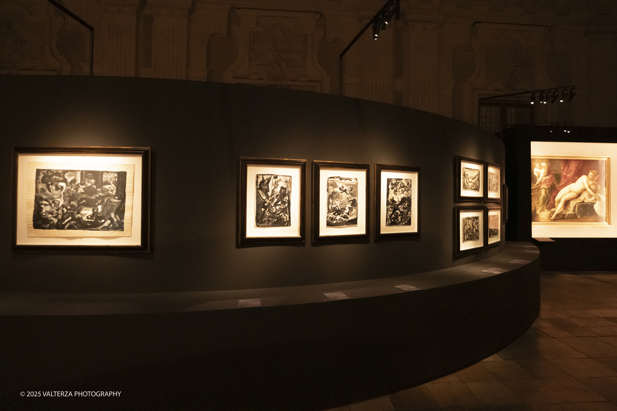 _DSF9901.jpg - 17/09/2025. Torino. Tintoretto Ã¨ stato fondativo per la formazione artistica di Vedova e la mostra sottolinea l'impeto e la forza dell'articolato rapporto che lega i due artisti. Nella foto parte dell'allestimento della mostra