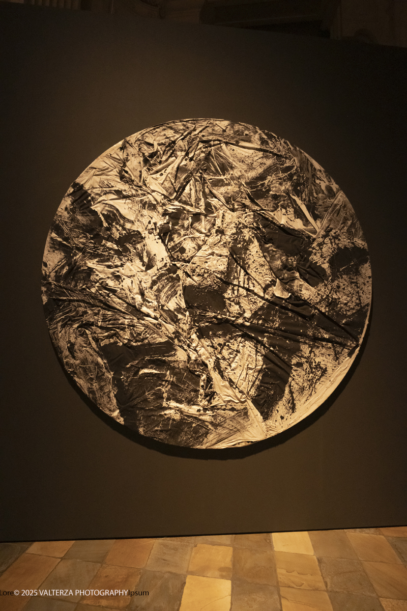 _DSF9918.jpg - 17/09/2025. Torino. Tintoretto Ã¨ stato fondativo per la formazione artistica di Vedova e la mostra sottolinea l'impeto e la forza dell'articolato rapporto che lega i due artisti. Nella foto parte dell'allestimento della mostra