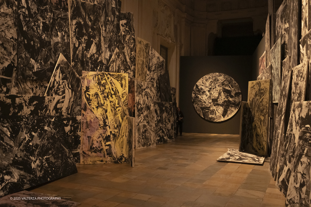 _DSF9922.jpg - 17/09/2025. Torino. Tintoretto Ã¨ stato fondativo per la formazione artistica di Vedova e la mostra sottolinea l'impeto e la forza dell'articolato rapporto che lega i due artisti. Nella foto parte dell'allestimento della mostra