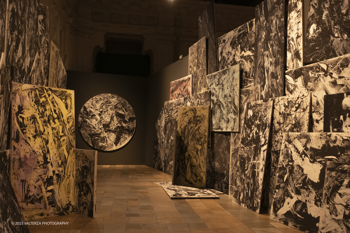 _DSF9923.jpg - 17/09/2025. Torino. Tintoretto Ã¨ stato fondativo per la formazione artistica di Vedova e la mostra sottolinea l'impeto e la forza dell'articolato rapporto che lega i due artisti. Nella foto parte dell'allestimento della mostra