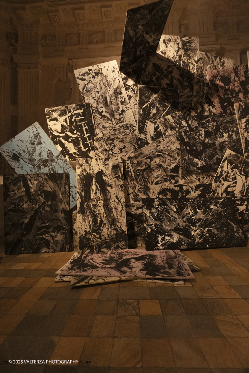 _DSF9979.jpg - 17/09/2025. Torino. Tintoretto Ã¨ stato fondativo per la formazione artistica di Vedova e la mostra sottolinea l'impeto e la forza dell'articolato rapporto che lega i due artisti. Nella foto parte dell'allestimento della mostra