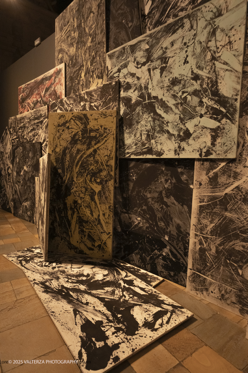 _DSF9989.jpg - 17/09/2025. Torino. Tintoretto Ã¨ stato fondativo per la formazione artistica di Vedova e la mostra sottolinea l'impeto e la forza dell'articolato rapporto che lega i due artisti. Nella foto parte dell'allestimento della mostra