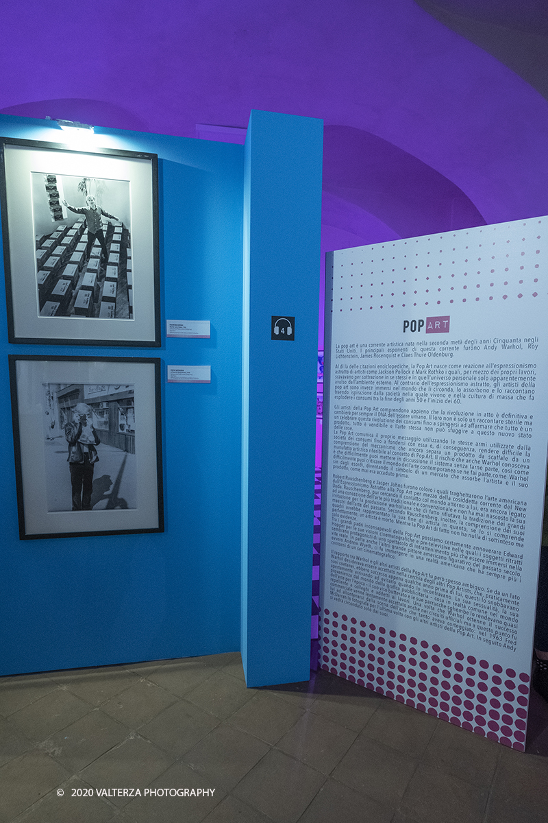 _DSF8497.jpg - 23/10/2020.Torino. Per la prima volta a Torino, unâ€™esposizione unica che raccoglie oltre settanta opere ufficiali: fotografie, serigrafie, litografie, stampe, acetati, ricostruzioni fedeli degli ambienti e dei prodotti che Warhol amava e da cui traeva ispirazione. Nella foto fotografie di Andy Warhol di Fred W. McDarrah il fotografo di "Village Voice" che per 30 anni segui Warhol