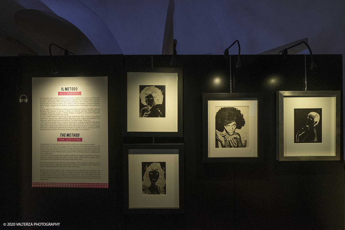 _DSF8668.jpg - 23/10/2020.Torino. Per la prima volta a Torino, unâ€™esposizione unica che raccoglie oltre settanta opere ufficiali: fotografie, serigrafie, litografie, stampe, acetati, ricostruzioni fedeli degli ambienti e dei prodotti che Warhol amava e da cui traeva ispirazione. Nella foto la parte della mostra dedicata agli Acetati