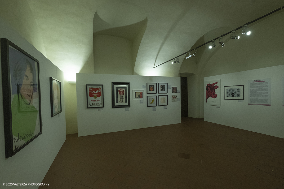 _DSF8779.jpg - 23/10/2020.Torino. Per la prima volta a Torino, unâ€™esposizione unica che raccoglie oltre settanta opere ufficiali: fotografie, serigrafie, litografie, stampe, acetati, ricostruzioni fedeli degli ambienti e dei prodotti che Warhol amava e da cui traeva ispirazione. Nella foto parte dell'allestimento della mostra
