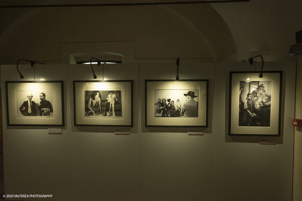 _DSF8808.jpg - 23/10/2020.Torino. Per la prima volta a Torino, unâ€™esposizione unica che raccoglie oltre settanta opere ufficiali: fotografie, serigrafie, litografie, stampe, acetati, ricostruzioni fedeli degli ambienti e dei prodotti che Warhol amava e da cui traeva ispirazione. Nella foto fotografie di Andy Warhol di Fred W. McDarrah il fotografo di "Village Voice" che per 30 anni segui Warhol