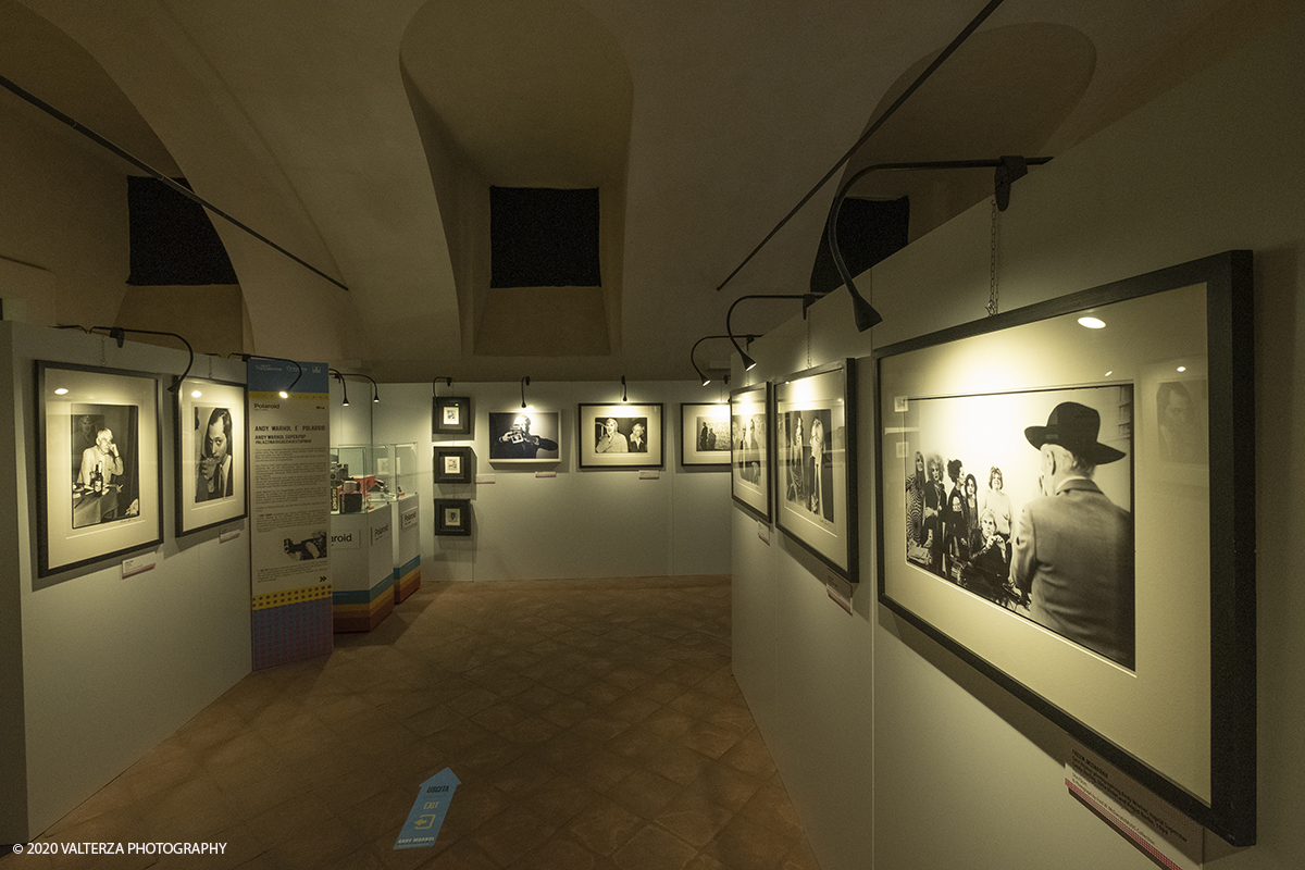 _DSF8816.jpg - 23/10/2020.Torino. Per la prima volta a Torino, unâ€™esposizione unica che raccoglie oltre settanta opere ufficiali: fotografie, serigrafie, litografie, stampe, acetati, ricostruzioni fedeli degli ambienti e dei prodotti che Warhol amava e da cui traeva ispirazione. Nella foto parte dell'allestimento della mostra