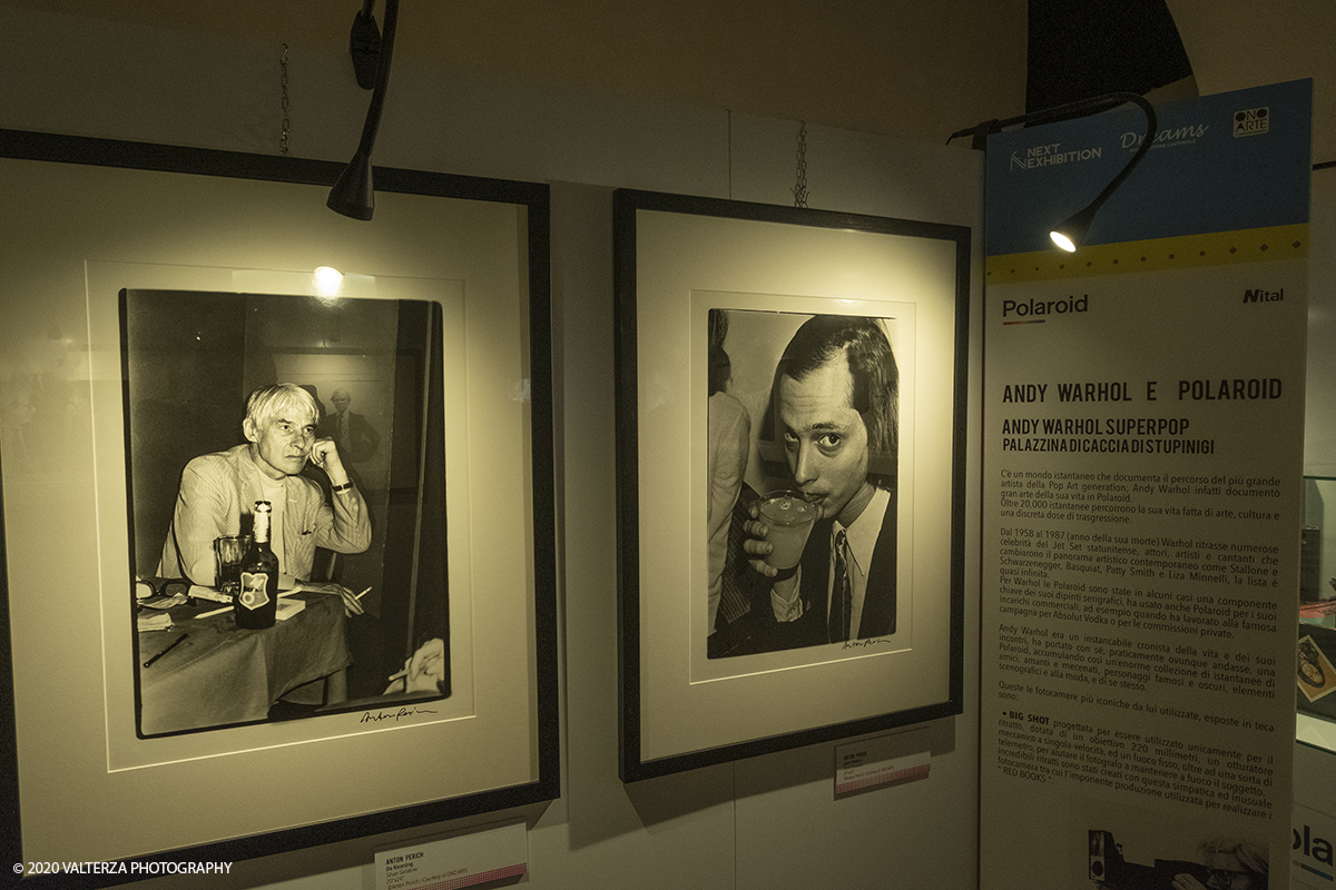 _DSF8826.jpg - 23/10/2020.Torino. Per la prima volta a Torino, unâ€™esposizione unica che raccoglie oltre settanta opere ufficiali: fotografie, serigrafie, litografie, stampe, acetati, ricostruzioni fedeli degli ambienti e dei prodotti che Warhol amava e da cui traeva ispirazione. Nella foto fotografie di Andy Warhol di Fred W. McDarrah il fotografo di "Village Voice" che per 30 anni segui Warhol
