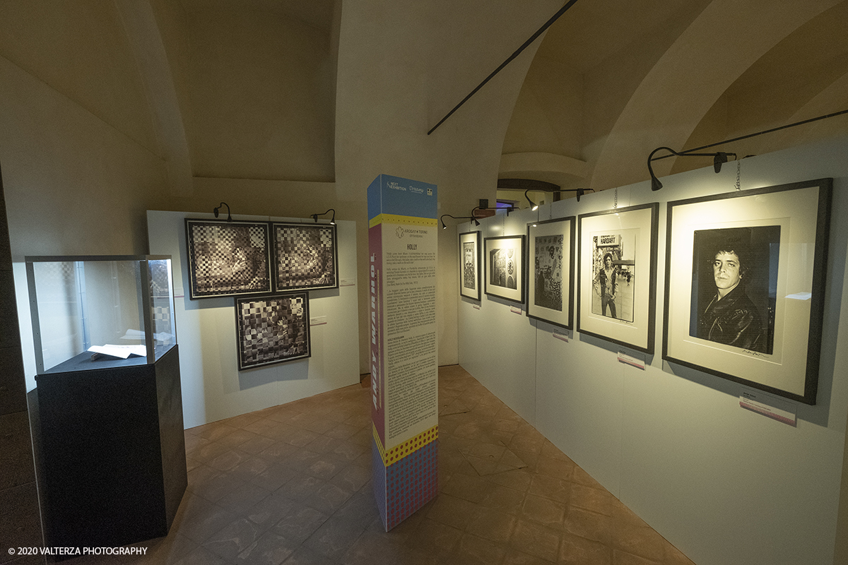 _DSF8850.jpg - 23/10/2020.Torino. Per la prima volta a Torino, unâ€™esposizione unica che raccoglie oltre settanta opere ufficiali: fotografie, serigrafie, litografie, stampe, acetati, ricostruzioni fedeli degli ambienti e dei prodotti che Warhol amava e da cui traeva ispirazione. Nella foto parte dell'allestimento della mostra