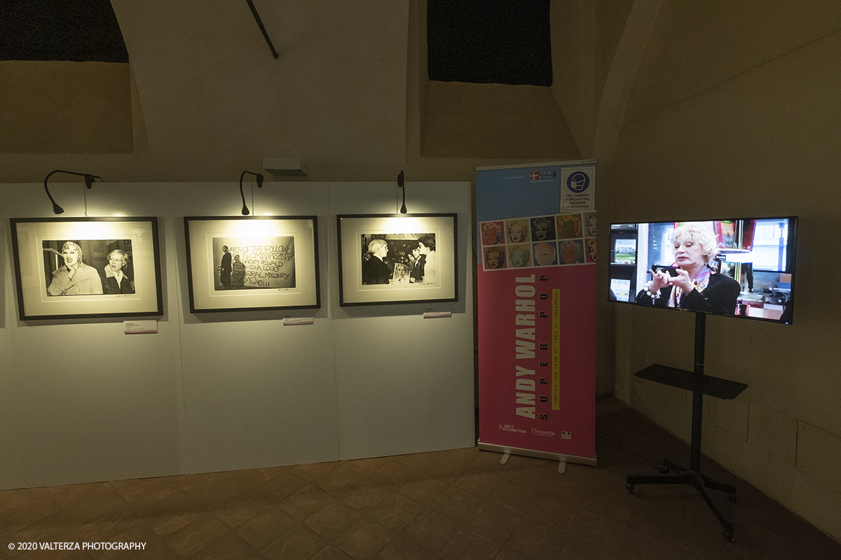_DSF8869.jpg - 23/10/2020.Torino. Per la prima volta a Torino, unâ€™esposizione unica che raccoglie oltre settanta opere ufficiali: fotografie, serigrafie, litografie, stampe, acetati, ricostruzioni fedeli degli ambienti e dei prodotti che Warhol amava e da cui traeva ispirazione. Nella foto parte dell'allestimento della mostra