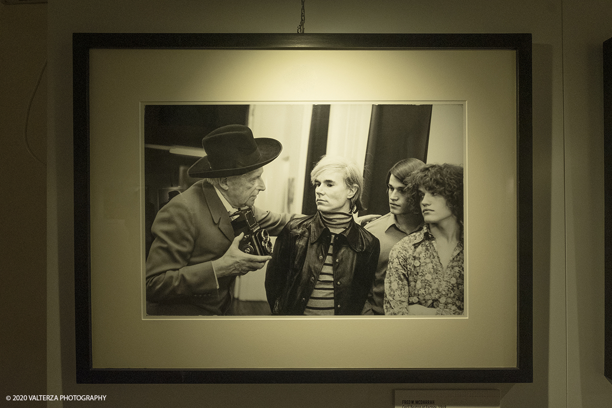 _DSF8906.jpg - 23/10/2020.Torino. Per la prima volta a Torino, unâ€™esposizione unica che raccoglie oltre settanta opere ufficiali: fotografie, serigrafie, litografie, stampe, acetati, ricostruzioni fedeli degli ambienti e dei prodotti che Warhol amava e da cui traeva ispirazione. Nella foto Cecil Beaton al lavoro alla Factory