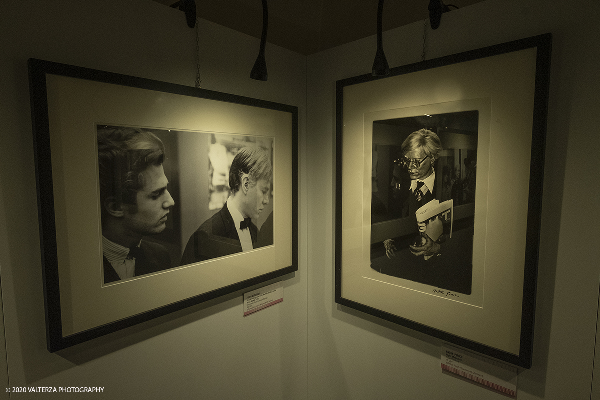 _DSF8910.jpg - 23/10/2020.Torino. Per la prima volta a Torino, unâ€™esposizione unica che raccoglie oltre settanta opere ufficiali: fotografie, serigrafie, litografie, stampe, acetati, ricostruzioni fedeli degli ambienti e dei prodotti che Warhol amava e da cui traeva ispirazione. Nella foto fotografie di Andy Warhol di Fred W. McDarrah il fotografo di "Village Voice" che per 30 anni segui Warhol