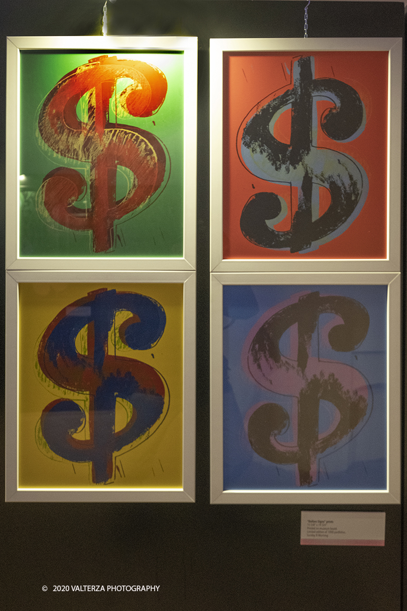 _DSF9018.jpg - 23/10/2020.Torino. Per la prima volta a Torino, unâ€™esposizione unica che raccoglie oltre settanta opere ufficiali: fotografie, serigrafie, litografie, stampe, acetati, ricostruzioni fedeli degli ambienti e dei prodotti che Warhol amava e da cui traeva ispirazione. Nella foto riproduzioni multiple