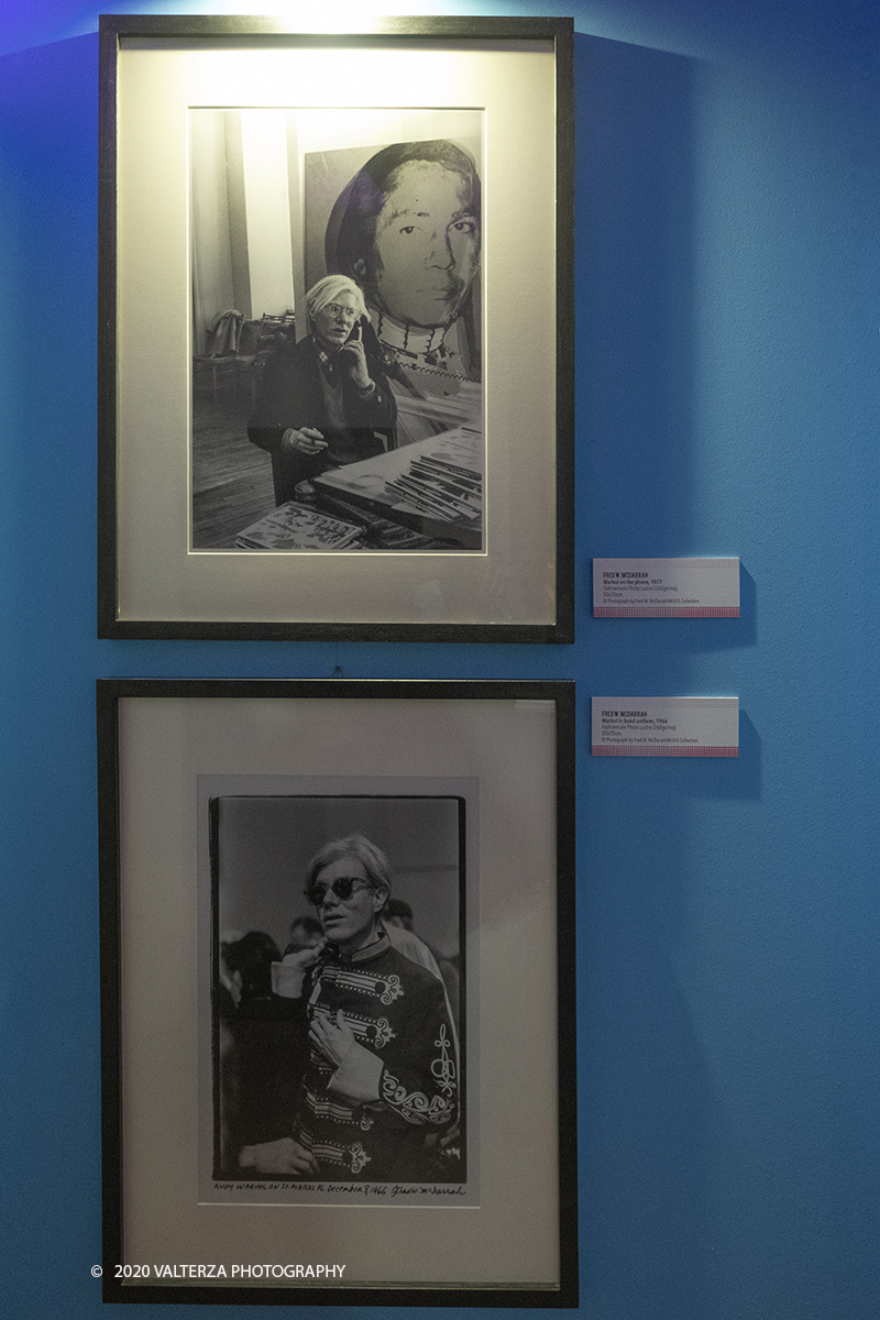 _DSF9061.jpg - 23/10/2020.Torino. Per la prima volta a Torino, unâ€™esposizione unica che raccoglie oltre settanta opere ufficiali: fotografie, serigrafie, litografie, stampe, acetati, ricostruzioni fedeli degli ambienti e dei prodotti che Warhol amava e da cui traeva ispirazione. Nella foto fotografie di Andy Warhol di Fred W. McDarrah il fotografo di "Village Voice" che per 30 anni segui Warhol