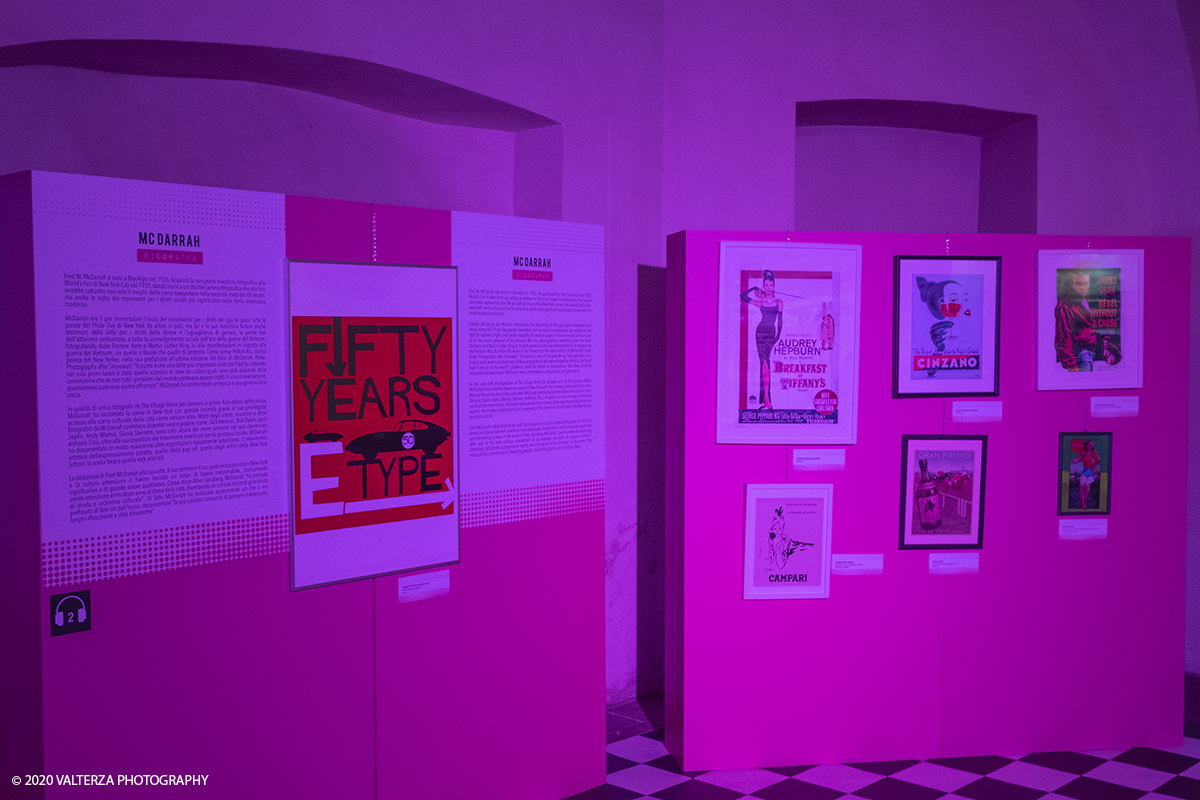 _DSF9076.jpg - 23/10/2020.Torino. Per la prima volta a Torino, unâ€™esposizione unica che raccoglie oltre settanta opere ufficiali: fotografie, serigrafie, litografie, stampe, acetati, ricostruzioni fedeli degli ambienti e dei prodotti che Warhol amava e da cui traeva ispirazione. Nella foto un allestimento della mostra