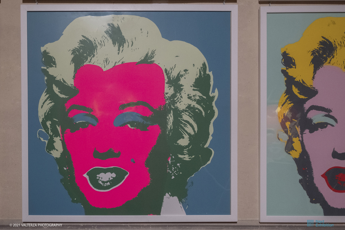 _DSF0925.jpg - 19/11/2021. Torino. La mostra evento a Palazzo Barolo  offre uno sguardo intimo e curioso su uno degli artisti simbolo del XX secolo. Per conoscere genio, creativitÃ  ed innovazione del padre della Pop Art. Nella foto le serigrafie replicanti il volto di Marilyn Monroe