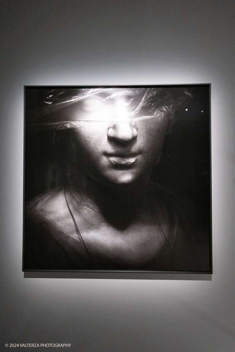 _DSF3239.jpg - 26/06/2024. Torino. Alle Gallerie dâ€™Italia di Torino apre al pubblico dal 27 giugno al 6 gennaio 2025  la mostra "Antonio Biasiucci.Arca" a cura di Roberto Koch. In questa mostra, con oltre 250 fotografie esposte, per la prima volta i diversi capitoli del 'poema utopico' di Biasiucci vengono presentati insieme: tra numerosi polittici, sequenze di immagini, opere singole, la volontÃ  Ã¨ di realizzare una rappresentazione poetica ed estesa della vita degli esseri umani. Nella foto immagini realizzate nell'ambito di un lavoro sulla sacerdotessa Manto nella cittÃ  di Mantova