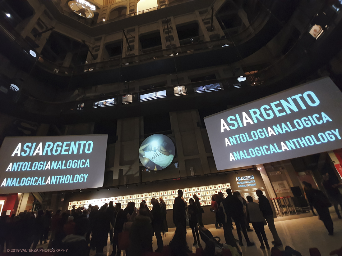 20190423_185114.jpg - 23/04/2019. Torino, le fotografie realizzate  da Asia Argento esposte al Museo Nazionale del Cinema. Nella foto il salone ,detto l'Aula del tempio, della Mole Antonelliana sede dell'evento.