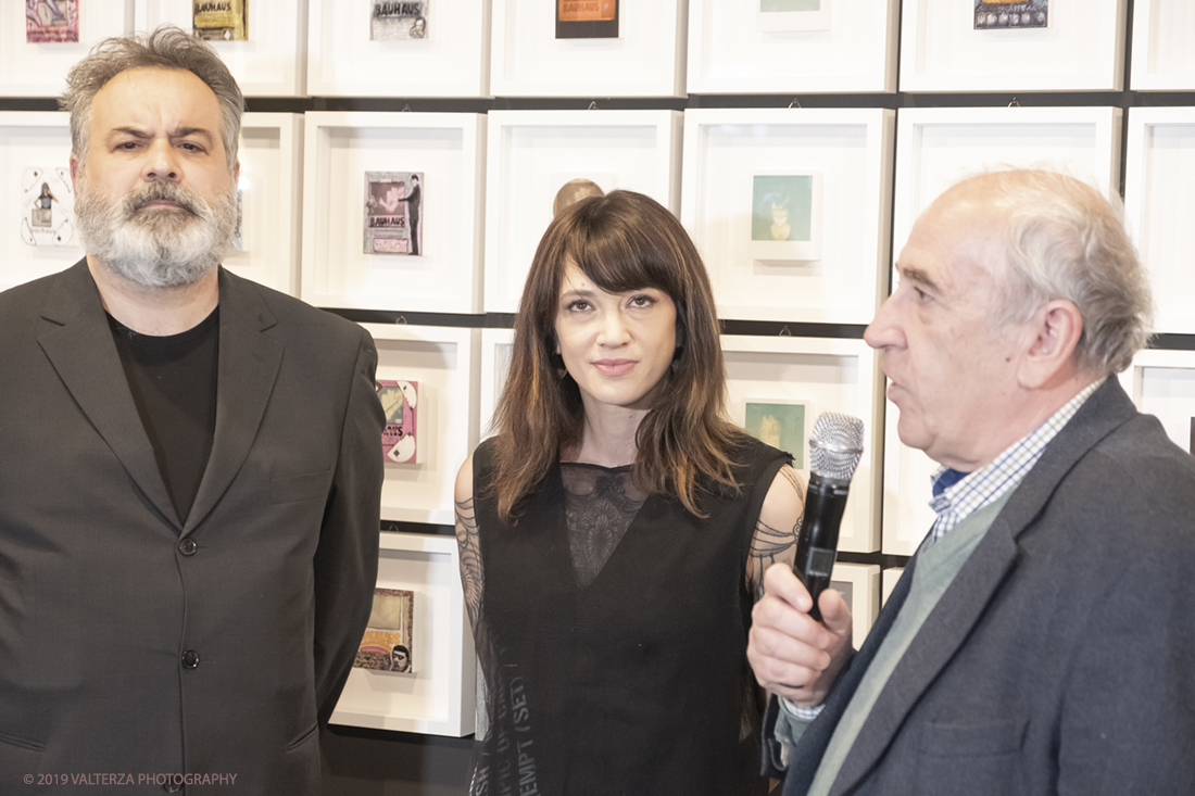 DSCF1565.jpg - 23/04/2019. Torino,  le fotografie realizzate  da Asia Argento esposte al Museo Nazionale del Cinema. Nella foto il Prtesidente del Museo Nazionale del Cinema Sergio Toffetti introduce i presenti all'opera di Asia Argento.