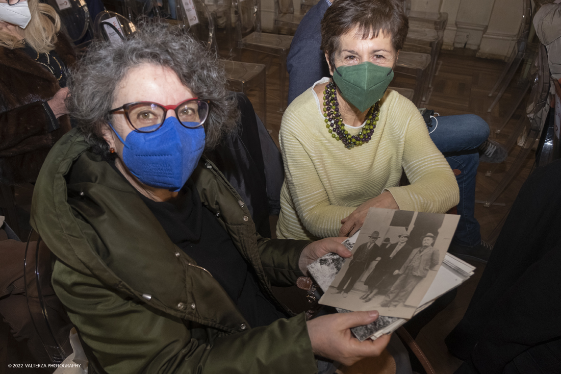 _DSF3067.jpg - 09/02/2022/ Torino. Circolo dei lettori. Conferenza stampa e mostra â€œLa Lucania nelle fotografie di Mario Carbone per Carlo Levi" . Una testimonianza di vita, dellâ€™esistenza di un mondo vero, fuori dalla storia e dai suoi orrendi risultatiâ€�. Nella foto ricordi personali