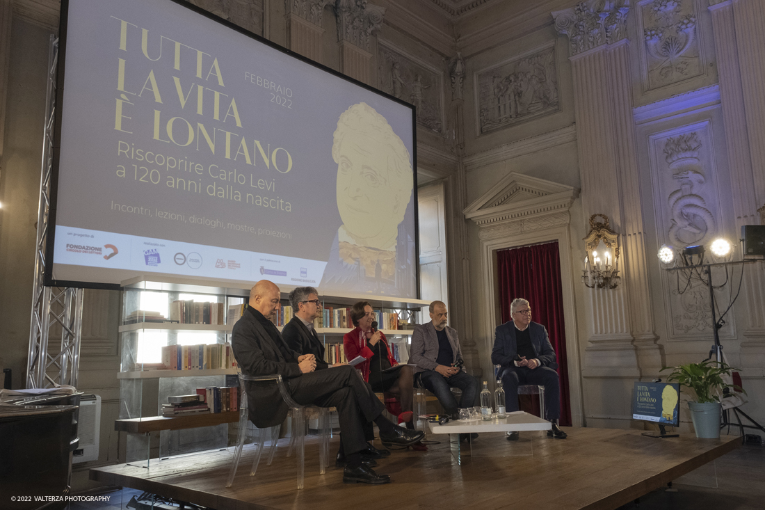 _DSF3136.jpg - 09/02/2022/ Torino. Circolo dei lettori. Conferenza stampa e mostra â€œLa Lucania nelle fotografie di Mario Carbone per Carlo Levi" . Una testimonianza di vita, dellâ€™esistenza di un mondo vero, fuori dalla storia e dai suoi orrendi risultatiâ€�. Nella foto un momento della conferenza stampa