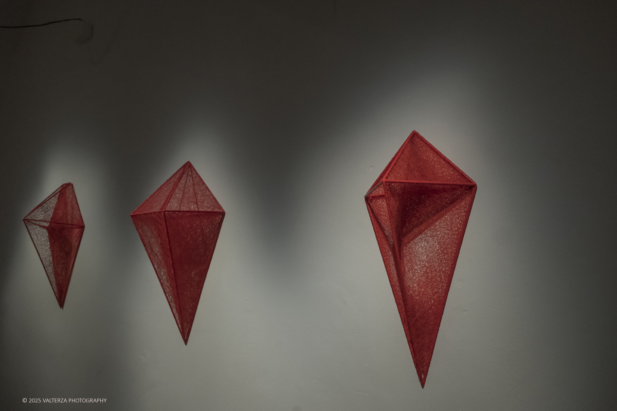 DSCF0045.jpg - 21/1072025. The Soul Trembles, la grande mostra monografica dedicata all’artista giapponese Chiharu Shiota arriva al MAO in anteprima nazionale - e per la prima volta in assoluto in un museo di arte asiatica. Nella foto opera Stato dell'essere 2018