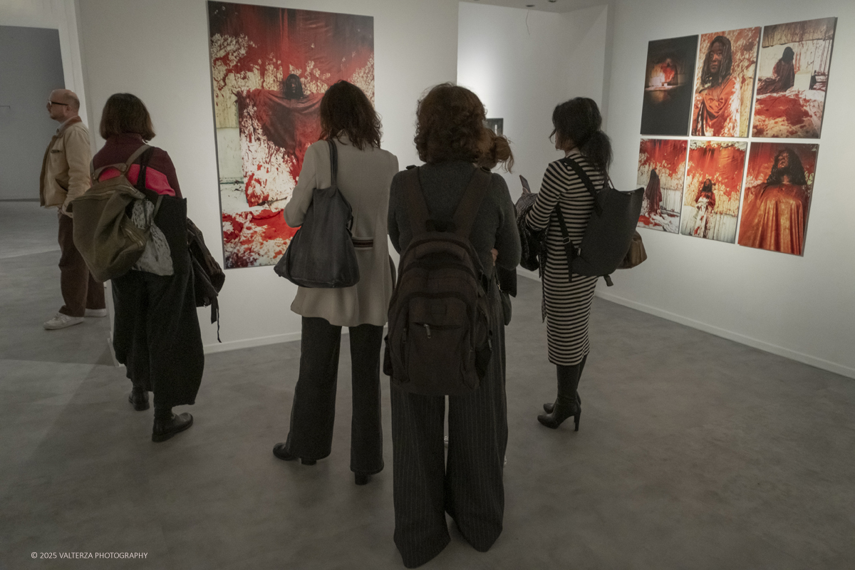 _DSF3677.jpg - 21/1072025. The Soul Trembles, la grande mostra monografica dedicata all’artista giapponese Chiharu Shiota arriva al MAO in anteprima nazionale - e per la prima volta in assoluto in un museo di arte asiatica. Nella foto in visita alla mostra