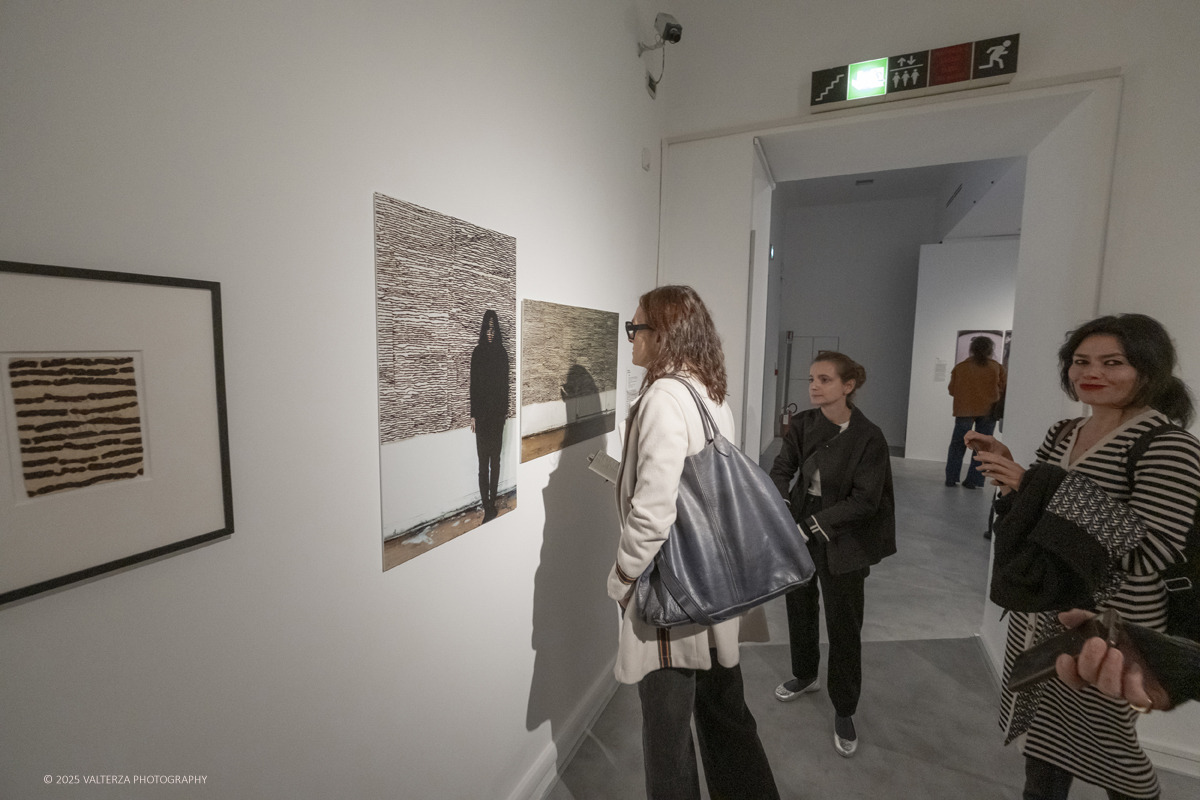 _DSF3721.jpg - 21/1072025. The Soul Trembles, la grande mostra monografica dedicata all’artista giapponese Chiharu Shiota arriva al MAO in anteprima nazionale - e per la prima volta in assoluto in un museo di arte asiatica. Nella foto in visita alla mostra