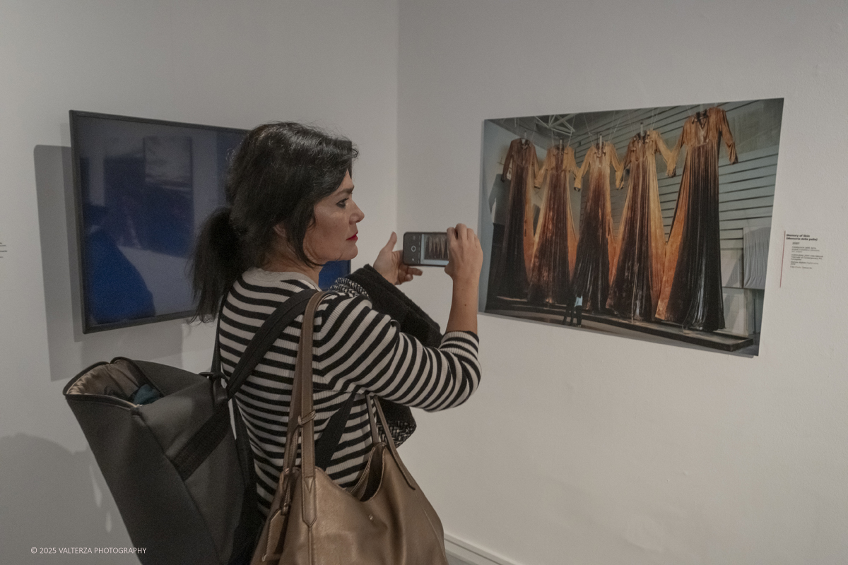 _DSF3740.jpg - 21/1072025. The Soul Trembles, la grande mostra monografica dedicata all’artista giapponese Chiharu Shiota arriva al MAO in anteprima nazionale - e per la prima volta in assoluto in un museo di arte asiatica. Nella foto in visita alla mostra