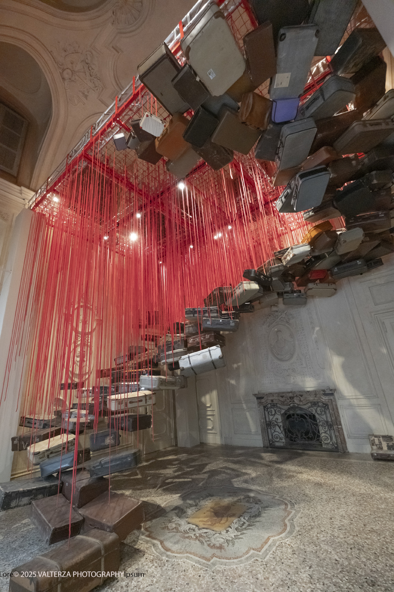 _DSF3774.jpg - 21/1072025. The Soul Trembles, la grande mostra monografica dedicata all’artista giapponese Chiharu Shiota arriva al MAO in anteprima nazionale - e per la prima volta in assoluto in un museo di arte asiatica. Nella foto opera Accumulazione : alla ricerca della destinazione  2014/2025