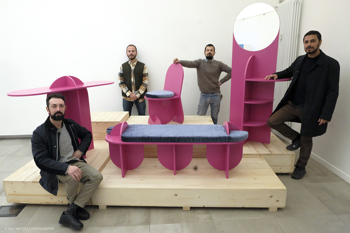 _DSF1195.jpg - 18/02/2021. Torino. Dal 18 Febbraio al 26 Marzo Il circolo del design di Torino ospita 7 progetti di 15 designer torinesi tra i 25 ed i 35 anni. Nella foto Collezione F4 Ã¨ il titolo del progetto dello studio Testatonda e si compone di sette prodotti complementari, tra cui tavoli e sedie, ottenuti assemblando ventisette singole parti.