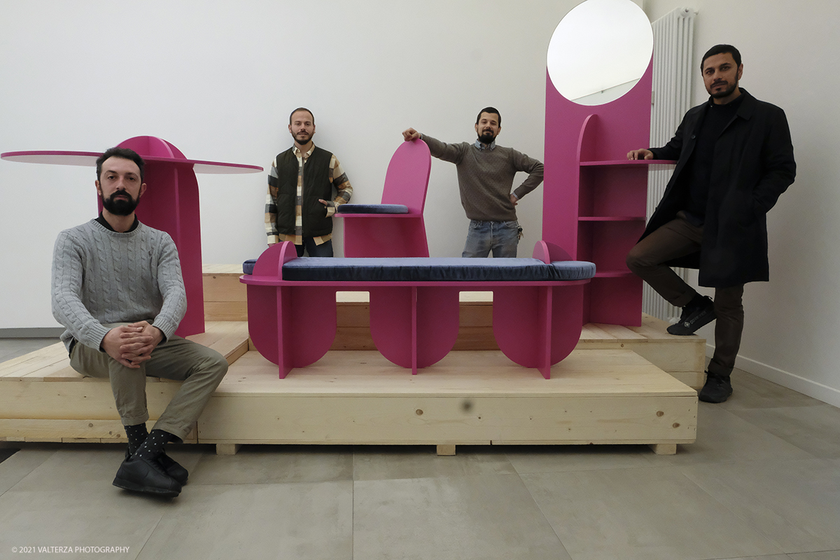 _DSF1199.jpg - 18/02/2021. Torino. Dal 18 Febbraio al 26 Marzo Il circolo del design di Torino ospita 7 progetti di 15 designer torinesi tra i 25 ed i 35 anni. Nella foto Collezione F4 Ã¨ il titolo del progetto dello studio Testatonda e si compone di sette prodotti complementari, tra cui tavoli e sedie, ottenuti assemblando ventisette singole parti.
