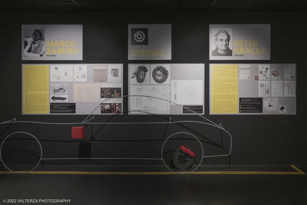 _DSF9530.jpg - 29/11/2022. Torino. Una doppia mostra realizzata dal MAUTO â€“ Museo Nazionale dellâ€™Automobile di Torino e ADI Design Museum â€“ Compasso dâ€™Oro di Milano: due sedi espositive, una a Torino    lâ€™altra a Milano, per raccontare il rapporto tra industrial design e car design, la scuola milanese e quella torinese, due cittÃ  che si guardano in modo non sempre lineare. Nella foto parte dell'allestimento della mostra