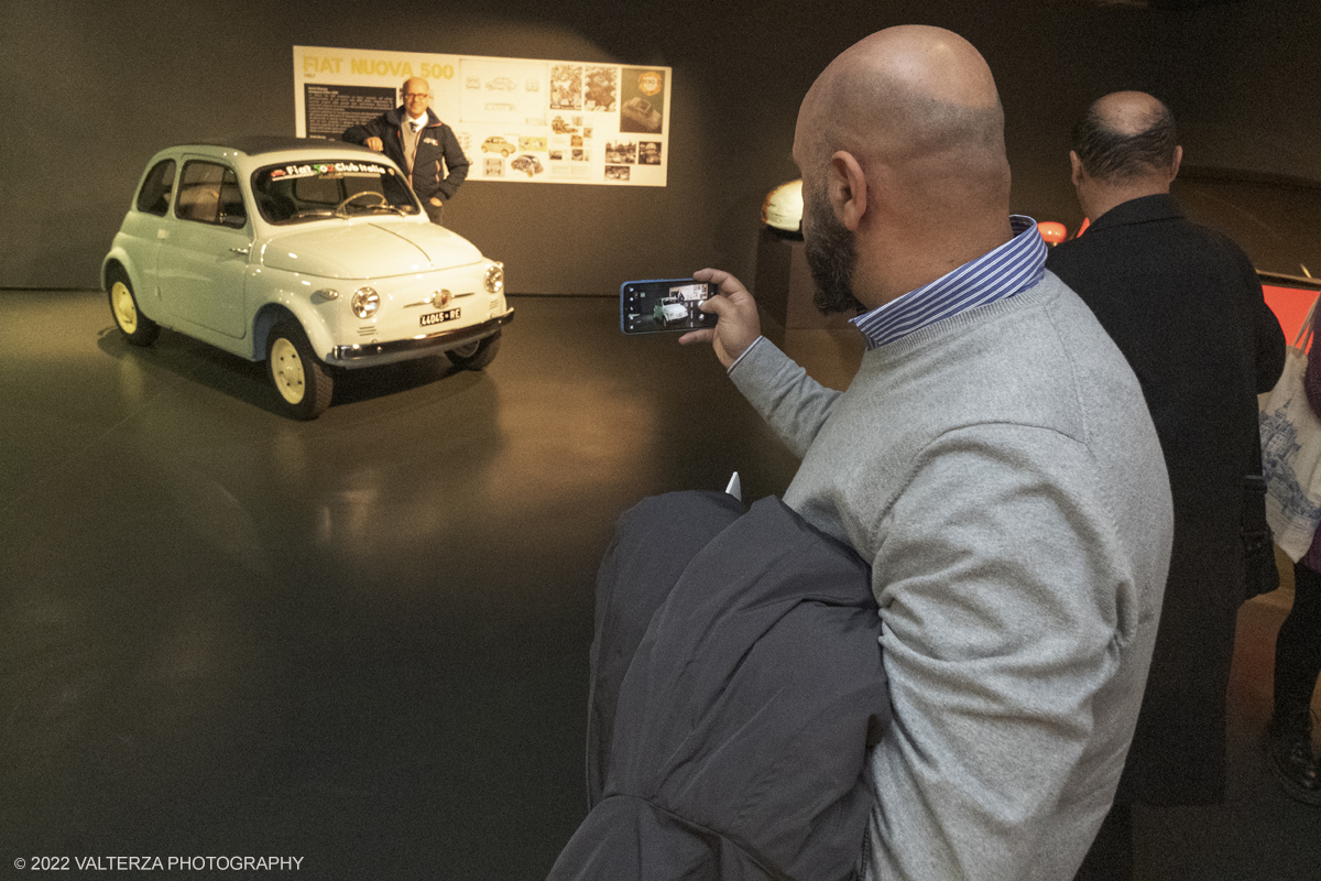 _DSF9944.jpg - 29/11/2022. Torino. Una doppia mostra realizzata dal MAUTO â€“ Museo Nazionale dellâ€™Automobile di Torino e ADI Design Museum â€“ Compasso dâ€™Oro di Milano: due sedi espositive, una a Torino    lâ€™altra a Milano, per raccontare il rapporto tra industrial design e car design, la scuola milanese e quella torinese, due cittÃ  che si guardano in modo non sempre lineare. Nella foto in visita alla mostra