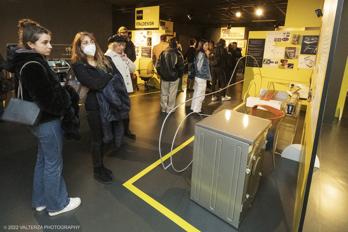 _DSF9968.jpg - 29/11/2022. Torino. Una doppia mostra realizzata dal MAUTO â€“ Museo Nazionale dellâ€™Automobile di Torino e ADI Design Museum â€“ Compasso dâ€™Oro di Milano: due sedi espositive, una a Torino    lâ€™altra a Milano, per raccontare il rapporto tra industrial design e car design, la scuola milanese e quella torinese, due cittÃ  che si guardano in modo non sempre lineare. Nella foto in visita alla mostra