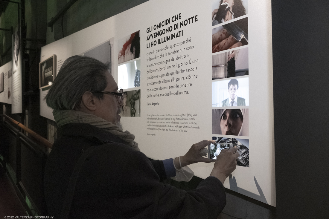 _DSF1180.jpg - 05/04/2022. Torino. Presentata la prima mostra dedicata a un grande maestro del cinema: il regista, sceneggiatore e produttore Dario Argento (Roma, 1940). Nella foto materiale del film tenebre 1983