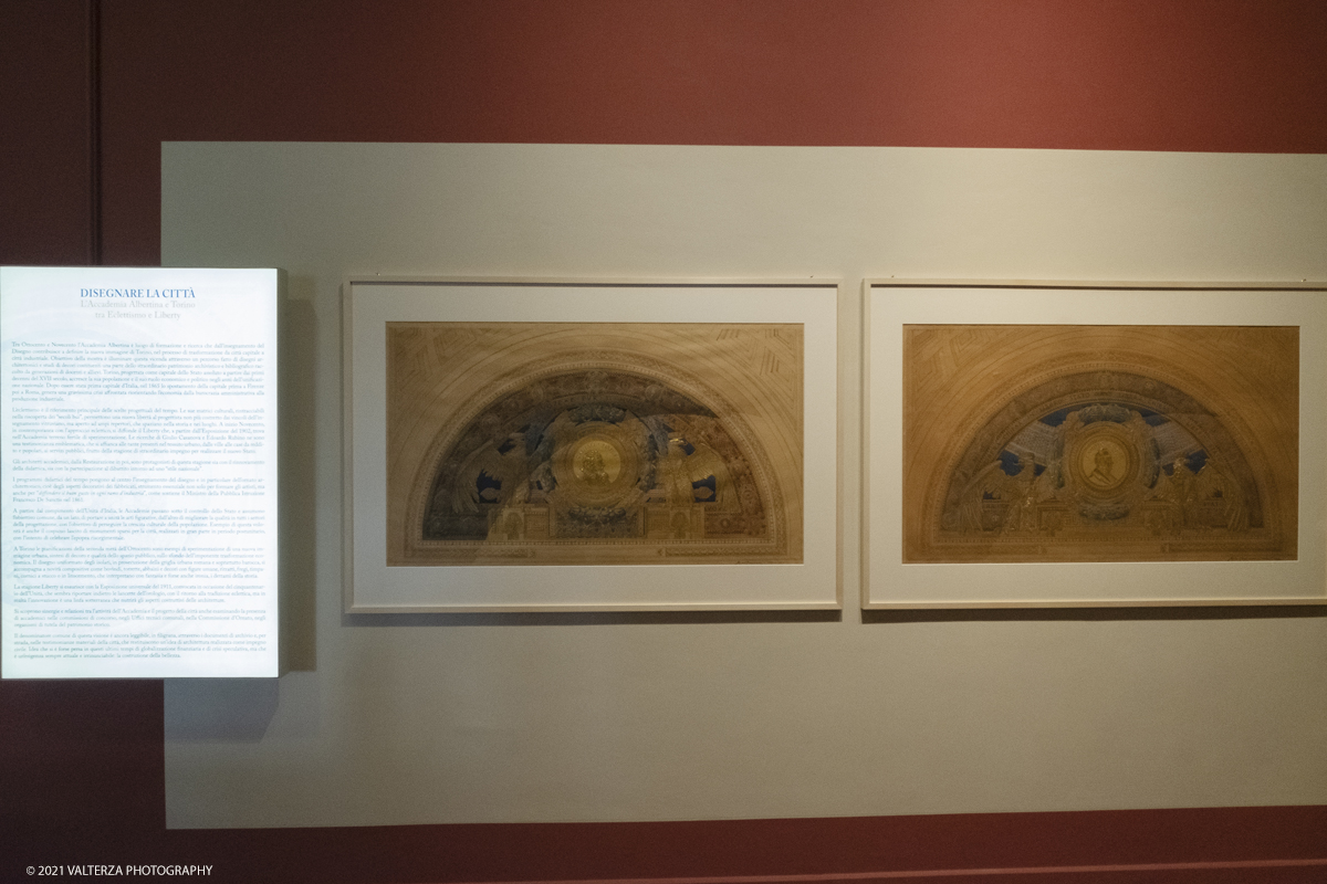_DSF2191.jpg - 01/10/2029. Torino. L'accademia Albertina e Torino tra eccletismo e Liberty. Disegnare la cittÃ  non Ã¨ una semplice mostra ma un viaggio nella storia dellâ€™arte e dellâ€™architettura torinese che  vuole ritrovare nel passato le sinergie e le ispirazioni utili al nostro .futuro. Nella foto decorazioni all'ingresso della mostra con i ritratti di Galileo Galilei e Camillo Cavour