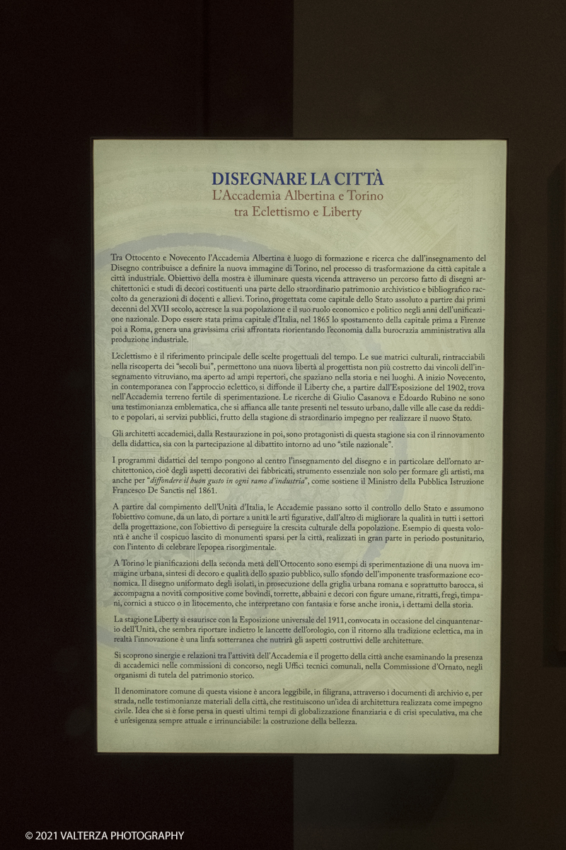 _DSF2194.jpg - 01/10/2029. Torino. L'accademia Albertina e Torino tra eccletismo e Liberty. Disegnare la cittÃ  non Ã¨ una semplice mostra ma un viaggio nella storia dellâ€™arte e dellâ€™architettura torinese che  vuole ritrovare nel passato le sinergie e le ispirazioni utili al nostro .futuro. Nella foto Il manifesto esplicativo dello scopo della mostra