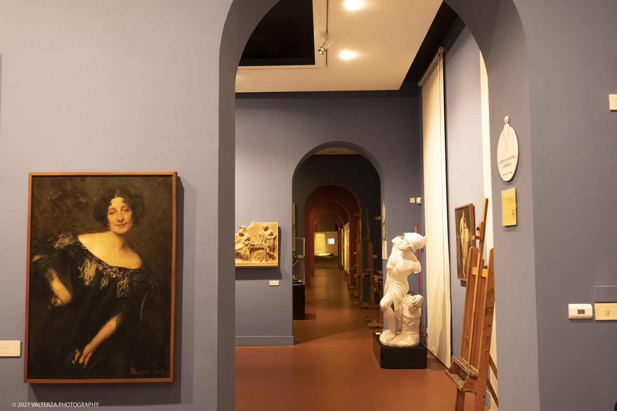_DSF2308.jpg - 01/10/2029. Torino. L'accademia Albertina e Torino tra eccletismo e Liberty. Disegnare la cittÃ  non Ã¨ una semplice mostra ma un viaggio nella storia dellâ€™arte e dellâ€™architettura torinese che  vuole ritrovare nel passato le sinergie e le ispirazioni utili al nostro .futuro. Nella foto il corrridoio che collega le varie sale della mostra.