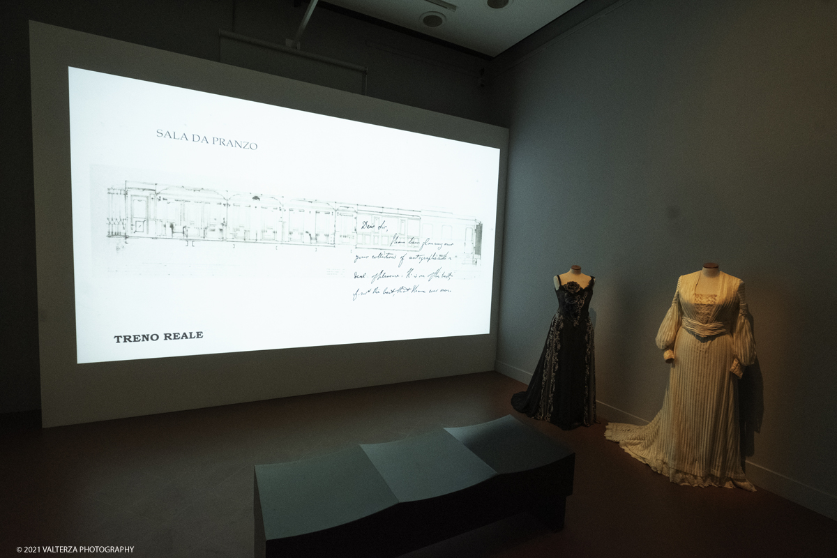_DSF2367.jpg - 01/10/2029. Torino. L'accademia Albertina e Torino tra eccletismo e Liberty. Disegnare la cittÃ  non Ã¨ una semplice mostra ma un viaggio nella storia dellâ€™arte e dellâ€™architettura torinese che  vuole ritrovare nel passato le sinergie e le ispirazioni utili al nostro .futuro. Nella foto schizzi e disegni realizzati da Giulio Casanova per il progetto il il nuovo treno reale, 1929