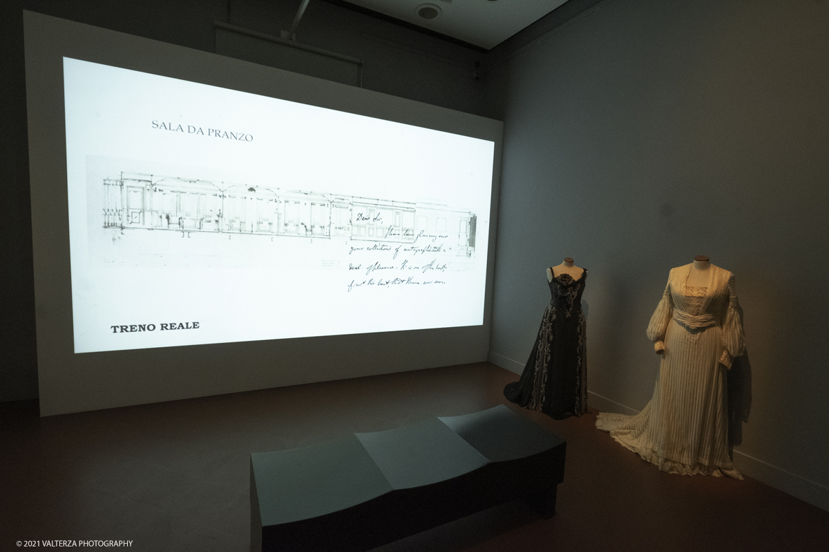 _DSF2368.jpg - 01/10/2029. Torino. L'accademia Albertina e Torino tra eccletismo e Liberty. Disegnare la cittÃ  non Ã¨ una semplice mostra ma un viaggio nella storia dellâ€™arte e dellâ€™architettura torinese che  vuole ritrovare nel passato le sinergie e le ispirazioni utili al nostro .futuro. Nella foto schizzi e disegni realizzati da Giulio Casanova per il progetto il il nuovo treno reale, 1929