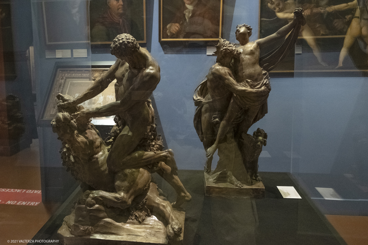 _DSF9597.jpg - 01/10/2029. Torino. L'accademia Albertina e Torino tra eccletismo e Liberty. Disegnare la cittÃ  non Ã¨ una semplice mostra ma un viaggio nella storia dellâ€™arte e dellâ€™architettura torinese che  vuole ritrovare nel passato le sinergie e le ispirazioni utili al nostro .futuro. Nella foto teca con sculture di Ignazio e Filippo Colina