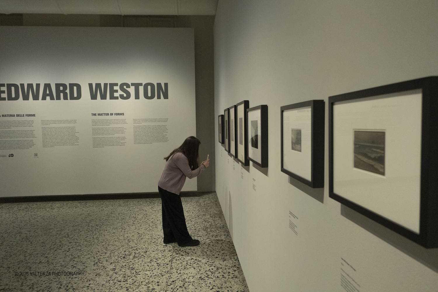 DSCF0615.jpg - 11/02/2026. Torino. CAMERA | EDWARD WESTON. La materia delle forme. Con una selezione di 171 immagini, molte delle quali vintage, il percorso espositivo â€“ curato da SÃ©rgio Mah â€“ si configura come unâ€™ampia antologia che ripercorre tutte le fasi della produzione di Edward Weston (Illinois, 1886 - California, 1958)  Nella foto in visita alla mostra
