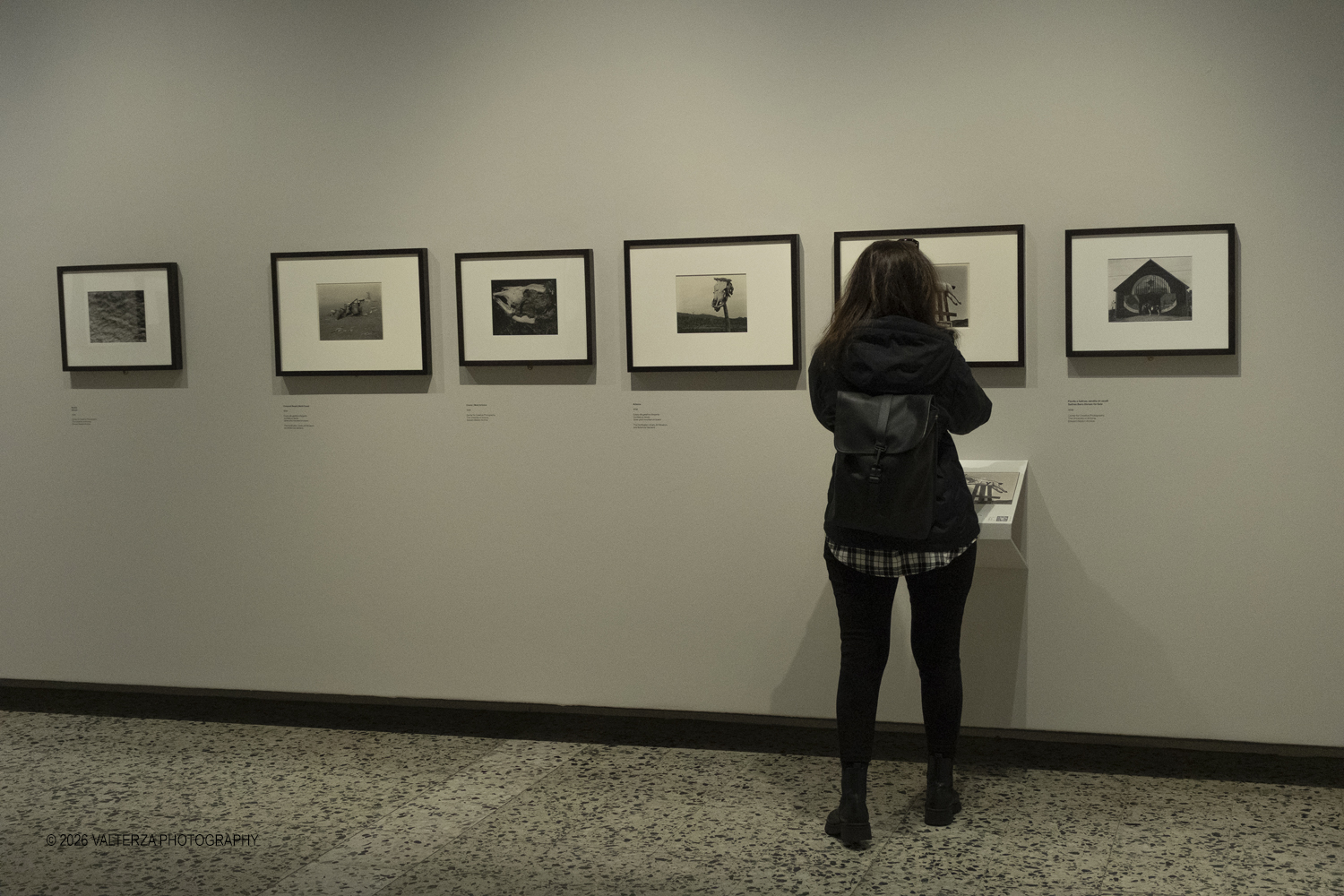 DSCF0630.jpg - 11/02/2026. Torino. CAMERA | EDWARD WESTON. La materia delle forme. Con una selezione di 171 immagini, molte delle quali vintage, il percorso espositivo â€“ curato da SÃ©rgio Mah â€“ si configura come unâ€™ampia antologia che ripercorre tutte le fasi della produzione di Edward Weston (Illinois, 1886 - California, 1958)  Nella foto in visita alla mostra