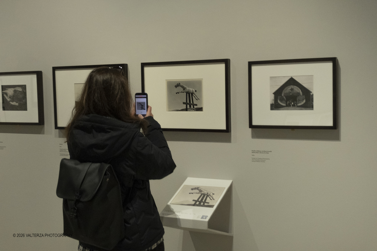 DSCF0634.jpg - 11/02/2026. Torino. CAMERA | EDWARD WESTON. La materia delle forme. Con una selezione di 171 immagini, molte delle quali vintage, il percorso espositivo â€“ curato da SÃ©rgio Mah â€“ si configura come unâ€™ampia antologia che ripercorre tutte le fasi della produzione di Edward Weston (Illinois, 1886 - California, 1958)  Nella foto in visita alla mostra